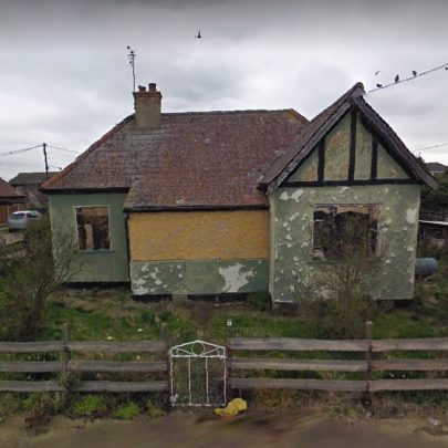 Same place as Dave's photo but taken in 2009. Looks very derelict. Almost certainly gone now. | Google