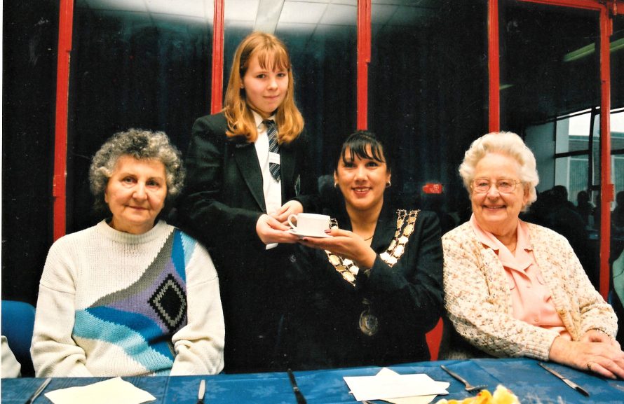 Year 2002. Centre is Castle Point Mayor Liz Brett. Possibly Edith Hayes on the right. | Courtesy of Canvey Bus Museum