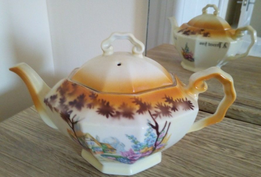 Another Canvey teapot