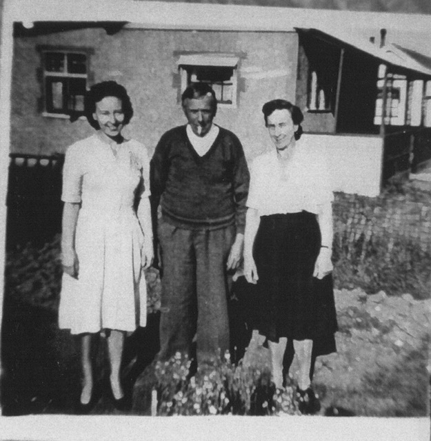 Fred, daughter Edith and granddaughter Gladys.