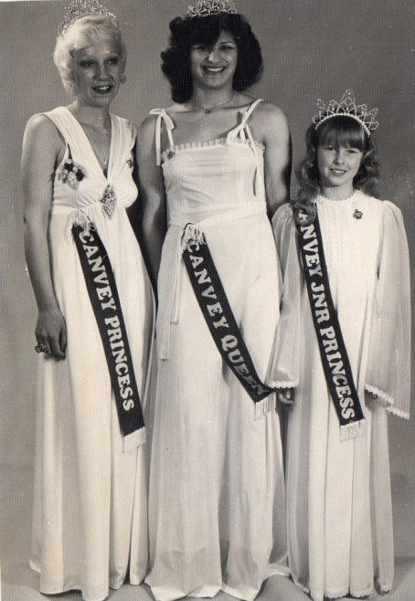 Patricia Munke as Canvey Princess on the left | Patricia Munke