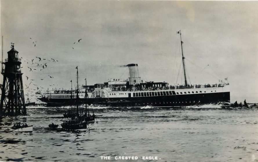 The Crested Eagle passing the Chapman Lighthouse