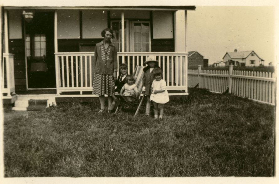 Canvey Island July 1927: Ruth, Neville, Joan, Elsie & Hilda - Can you identify the location? | Dave Bullock