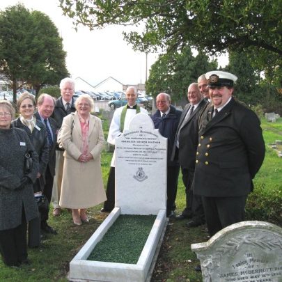 Members of the Town Council join Ian Mather, The Rev Tim Hide, Peter Catchpole, Rev Andrew Wright and Superintendent Tim Hide at the grave | Ian Mather