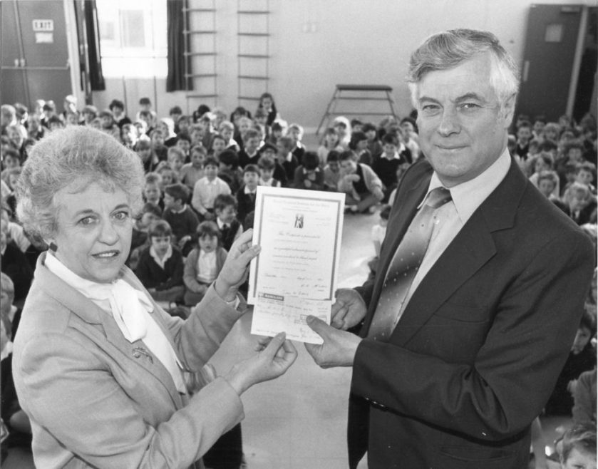 Cheque Presentation 1987 | Echo Newspaper Archive