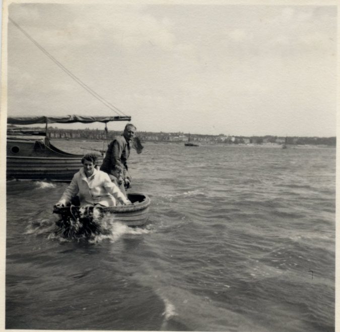 Crew going ashore for cockles 18 May 1958 | Keith Patten