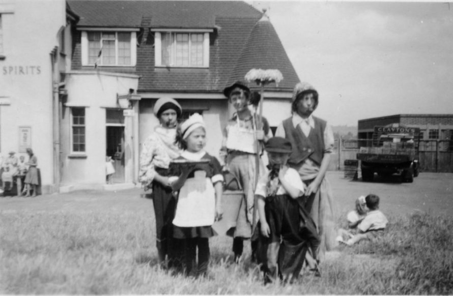 The Jennings Family outside the Red Cow | Michael and Lin Swanson