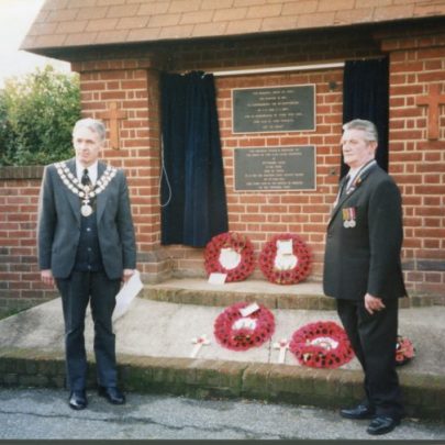 Canvey's War Memorial and the B17s