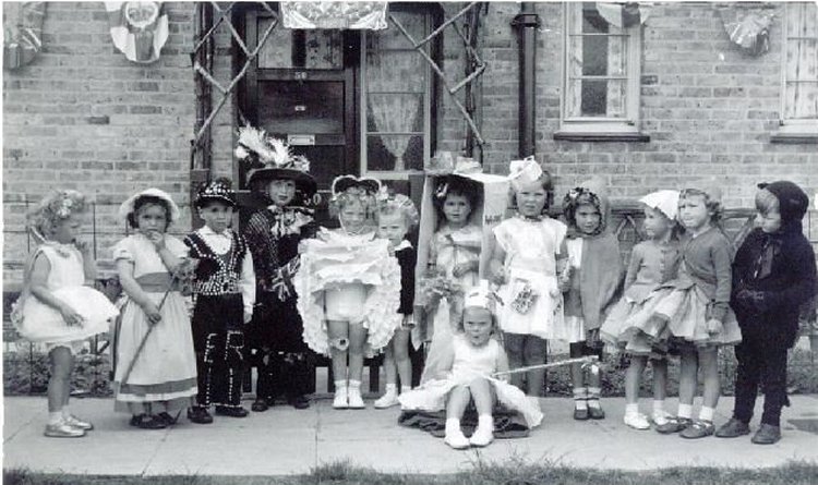 Does anyone know where this picture was taken and who are the children?