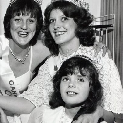 1979 Julie Price with Kim and Lisa Wright