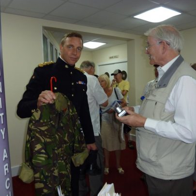 Martin Daniell of the Bay Museum talks to one of the soldiers | janet Penn