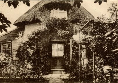 1618 Dutch Cottage Postcard