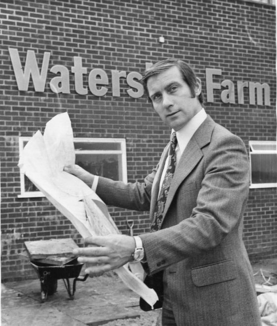 At Waterside 1975 | Echo Newspaper Archive