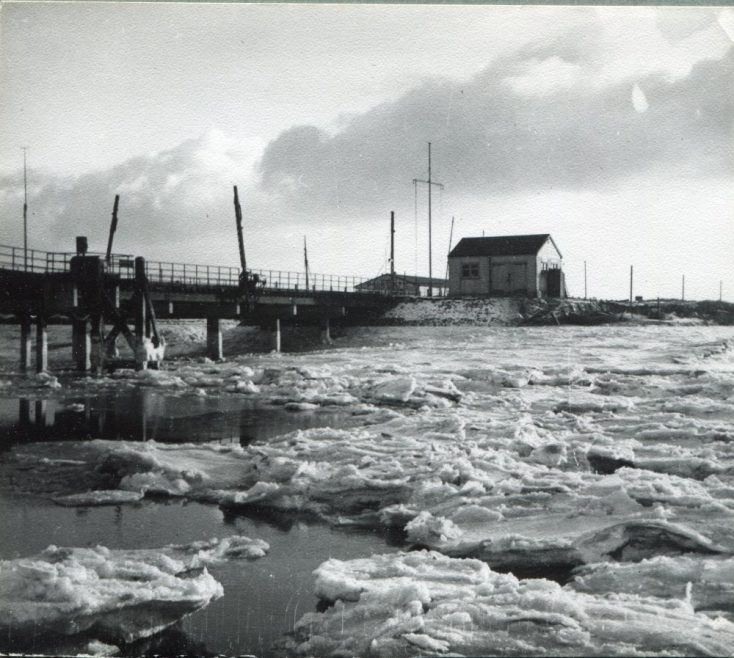 Frozen -  Benfleet Creek and Bridge 1940