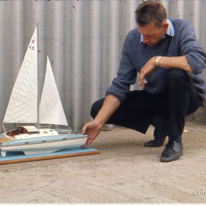 Mike Brown with his Quasar Model | Ian Hawks