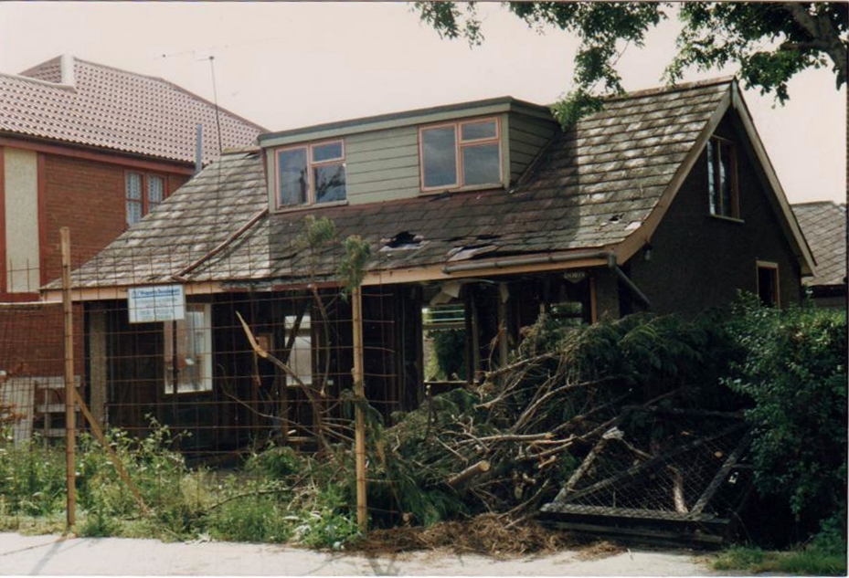 Old Canvey Houses 1950s and beyond, Old Bungalows and Houses, What's