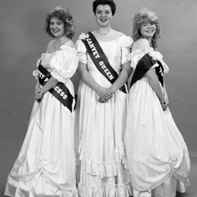 Queen Susan Knox 1990, Princesses Amanda Lloyd and Tina ? | Robert Hallmann