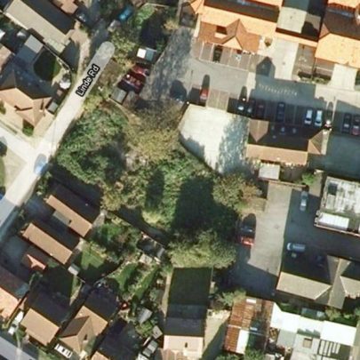 Aerial view of the former Thisselt Lodge site butting onto the south perimeter of the Oysterfleet Hotel car park. | Google